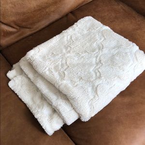 THRO by Mario Lorenz Bedding - White patterned plush throw blanket THRO by Mario Lorenz Bedding - White patterned plush throw blanket